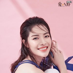 ​钟楚曦出道被曝潜规则，背后包养之人身份遭泄密