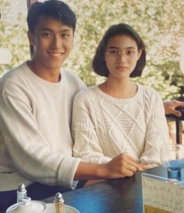 ​马德钟个人资料（甜蜜！53岁马德钟罕见上传与太太年轻时珍贵合照，庆祝结婚2