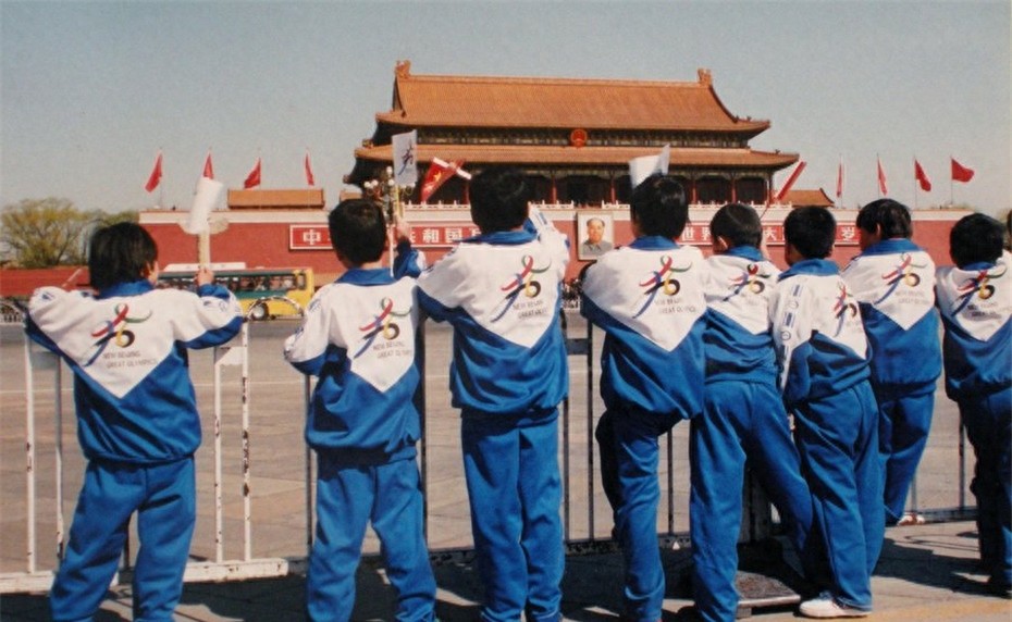 老照片:中国校服的百年变迁史