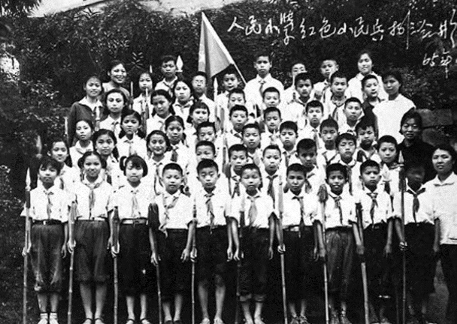 老照片:中国校服的百年变迁史