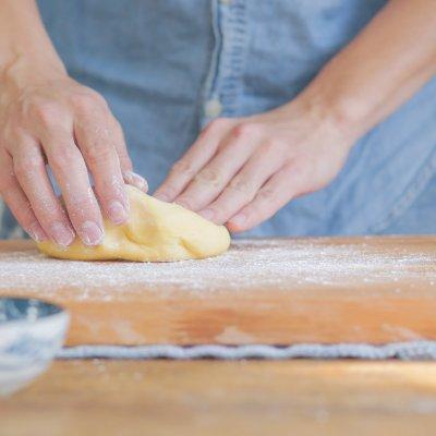 葱花饼的8种做法(简易葱油饼)(6)