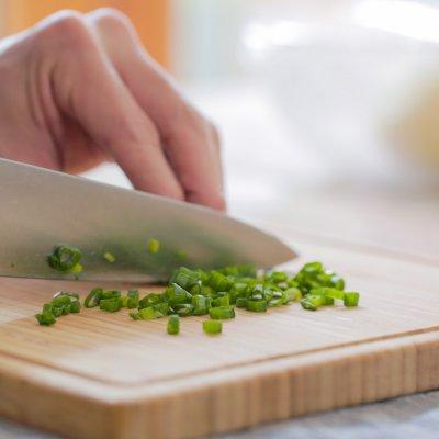 葱花饼的8种做法(简易葱油饼)(5)