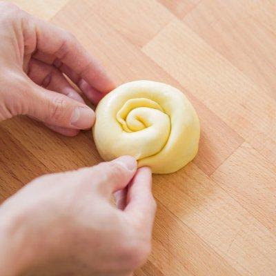 葱花饼的8种做法(简易葱油饼)(12)