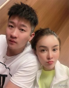 ​曹云金新女友旧照被曝光，装扮犹如名媛，被猜测是离异妈妈