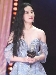 ​多一分则腴，少一分则瘦。盘点娱乐圈微胖天花板的10位女星。