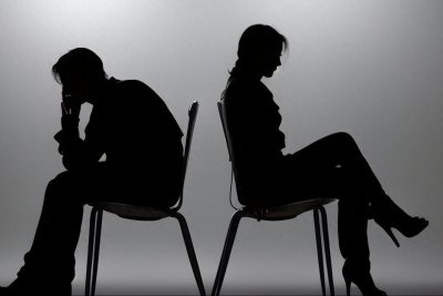 ​出轨高峰期！女人这三个年纪容易背叛婚姻，你老婆可能正处其中！