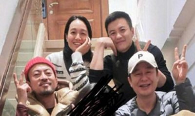 ​周一围张颂文林家川三家聚会，张颂文妻儿出镜，老婆漂亮有气质