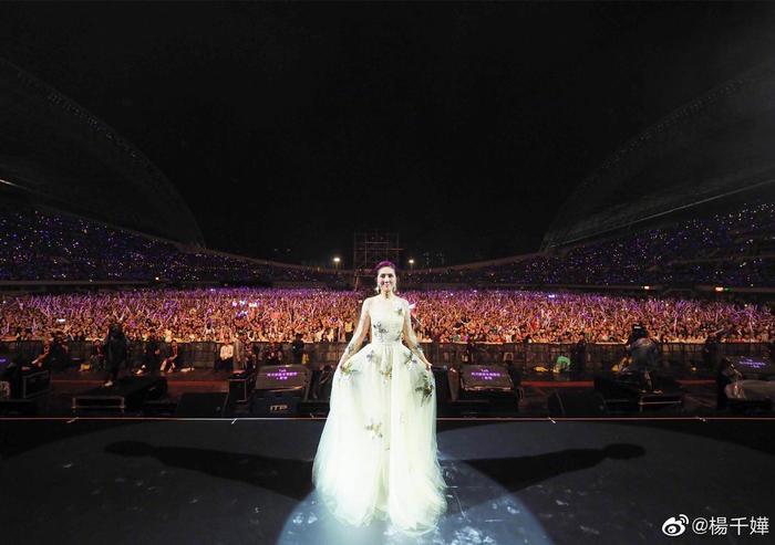 二十四年杨千嬅：野孩子的美丽人生