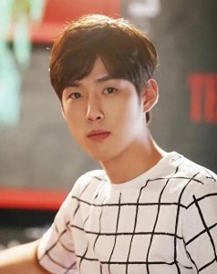 ​昔日韩剧小“诚俊”，如今已是幸福奶爸，与小3岁妻子也很恩爱！