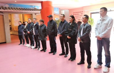 ​何长工之子何光晔到会泽县缅怀革命先烈