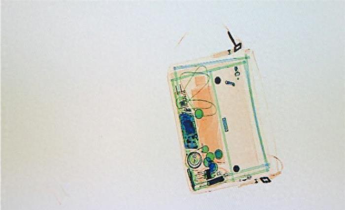 实拍安检X光下的行李：花样百出，令安检人员头疼！