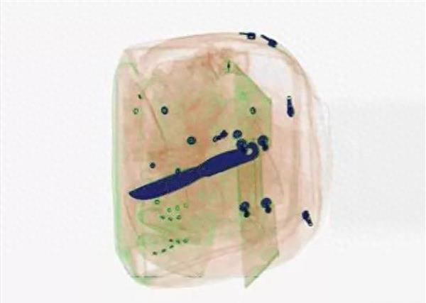 实拍安检X光下的行李：花样百出，令安检人员头疼！