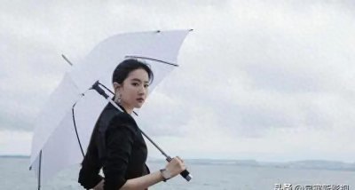 ​《玫瑰故事》再引热议，刘亦菲学院风绝美，与林更新再度同框太甜