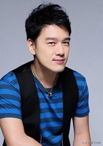 王耀庆：钟情房东女儿，2800万宠成宝，结婚27年没有绯闻