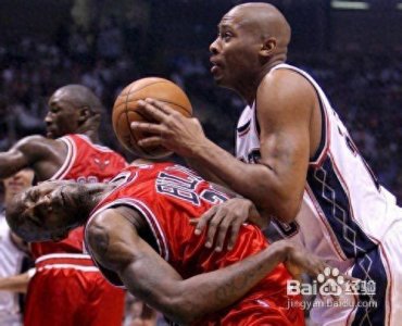 打篮球时，你说是防守犯规，他说是进攻犯规，如何区分？