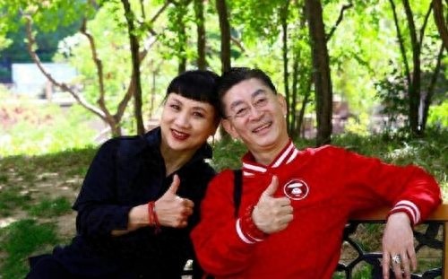 57岁猴哥六小龄童的妻子于虹近照