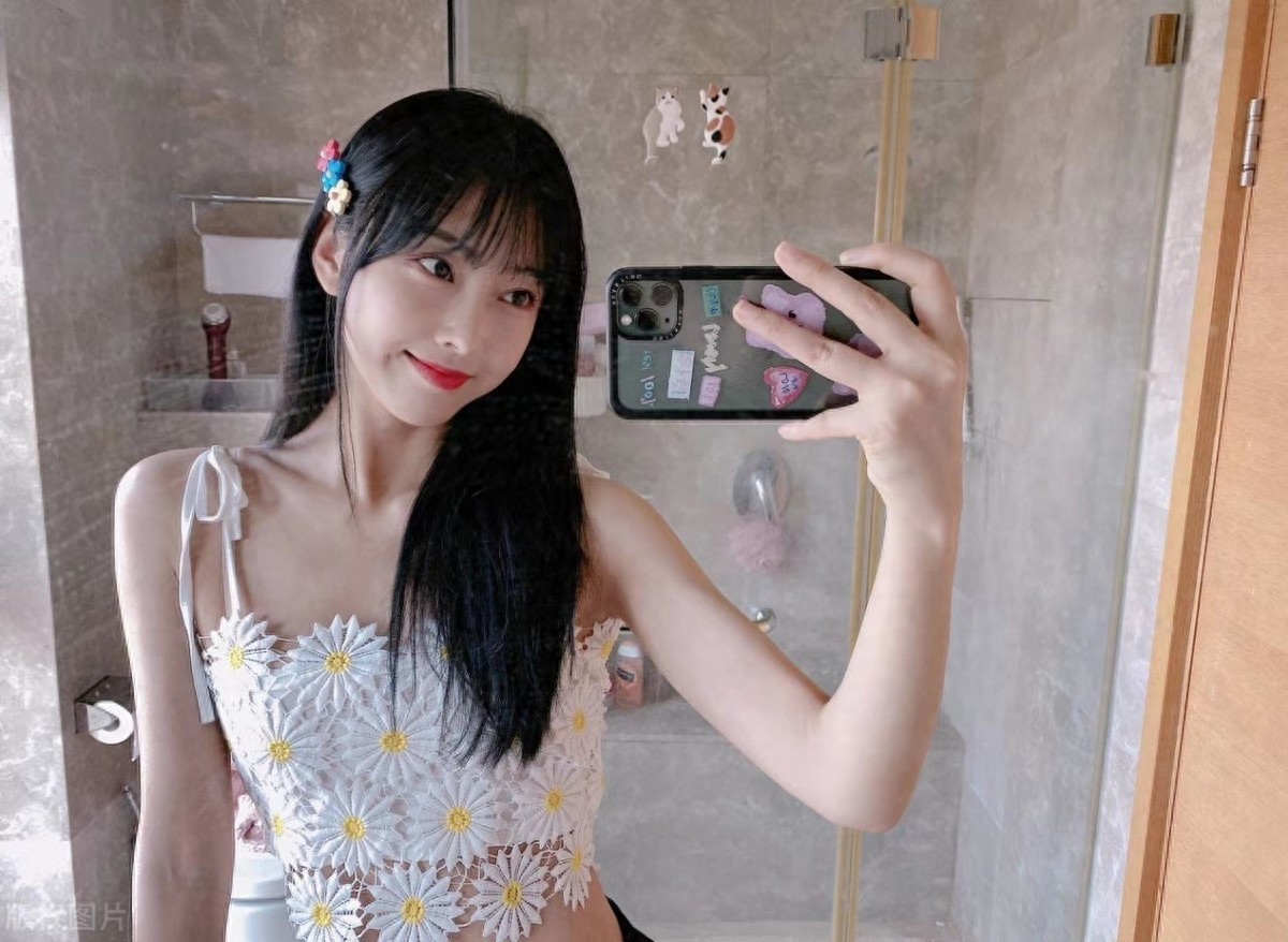 夏天是美女的世界！穿吊带装的漂亮小姐姐们