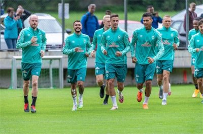 ​云达不莱梅备战新赛季，上赛季死里逃生不容易，新赛季盼一扫阴霾