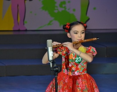 最萌童星王可昕来啦，俏皮可爱，多才多艺，深得大家的喜爱~~