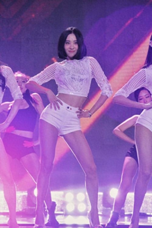 周楚楚,1986年11月15日出生于四川成都,中国女演员