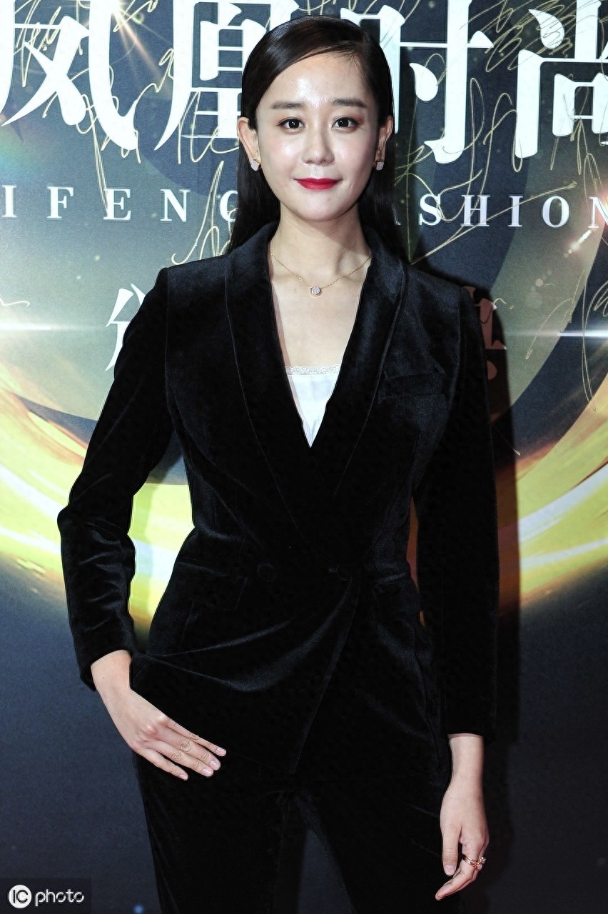 《新还珠格格》，海陆逐渐褪去青涩，蜕变成气质出众的新小花旦