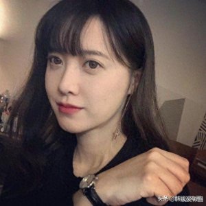 ​37岁的具惠善晒出了“工作照”，减肥28斤后，美貌愈发迷人