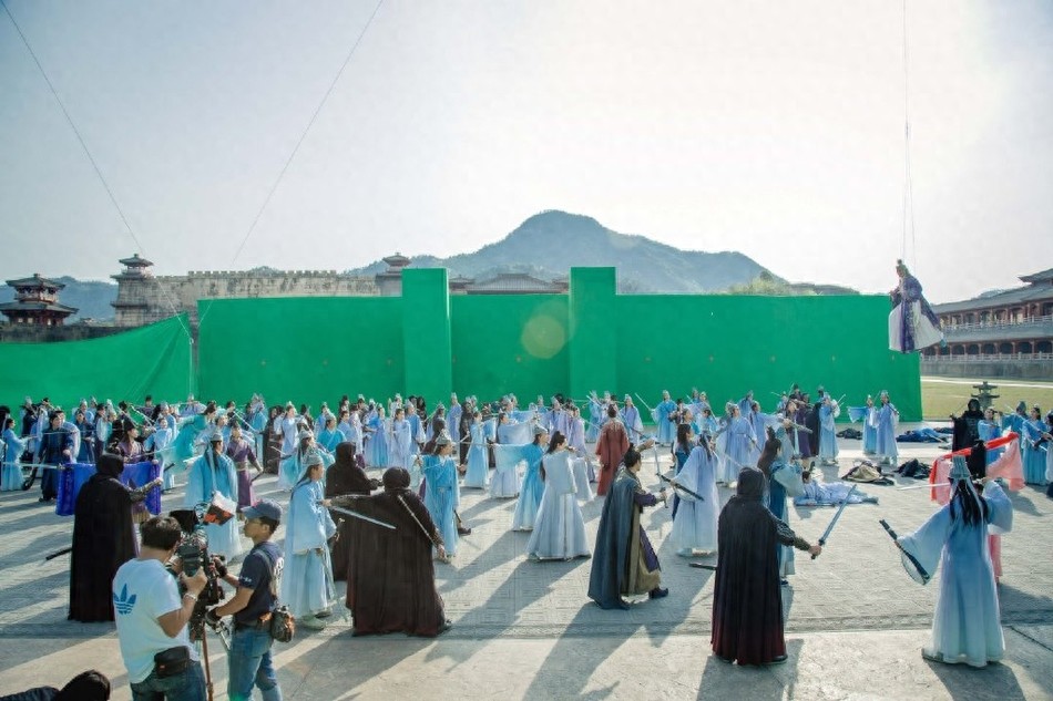 《青云志》花絮照曝光，李易峰可爱赵丽颖乖巧杨紫英气