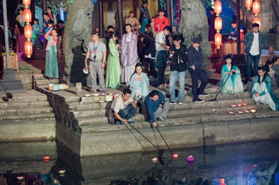 《青云志》花絮照曝光，李易峰可爱赵丽颖乖巧杨紫英气