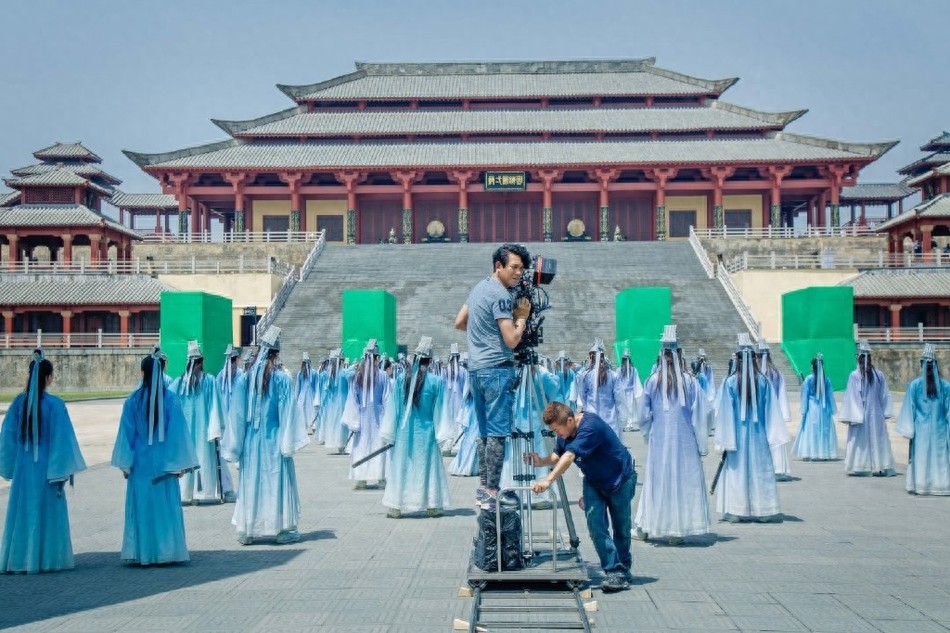 《青云志》花絮照曝光，李易峰可爱赵丽颖乖巧杨紫英气