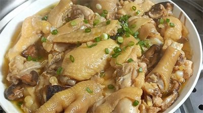 ​广式香菇滑鸡的家常做法，鸡肉嫩滑好吃下饭，这个做法常吃也不腻