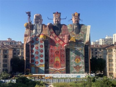 ​河北天子大酒店近景“福禄寿”三星彩塑矗立 个性非凡