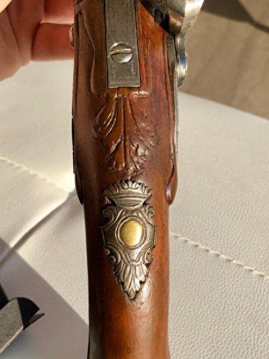 精美的法国燧发枪，专为骑兵制作，上面有烫金工艺，很漂亮