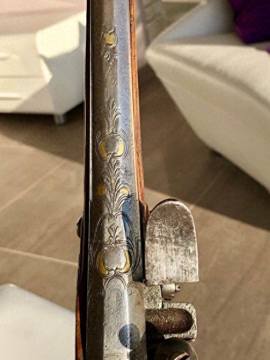 精美的法国燧发枪，专为骑兵制作，上面有烫金工艺，很漂亮