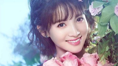 ​金晨拍戏遇粉丝偷窥造型绕道逃跑