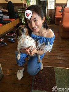 ​林依晨娱乐圈不p照片和滤镜的女明星，网友：人不大，脚还不小