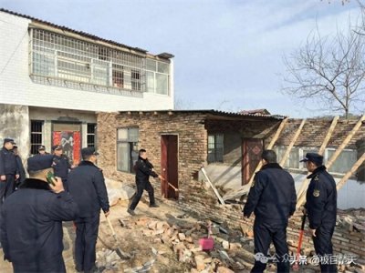 ​曾都区城管执法局依法拆除随州二中选址范围内违法建设