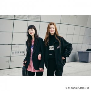 ​YG双胞胎00后模特，逆天长腿征服时装周！