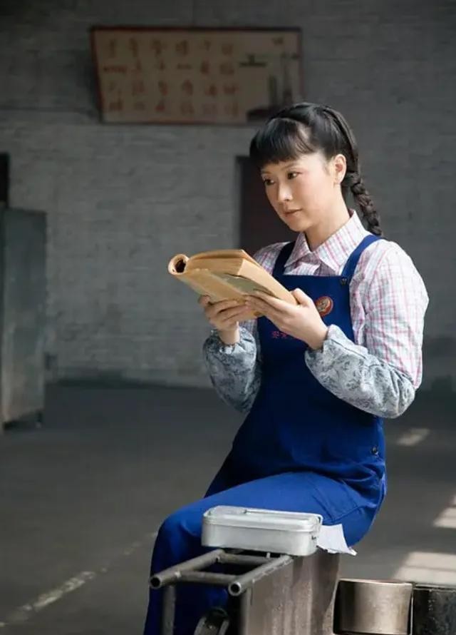 海清什么时候结的婚（演员海清25岁隐婚生子）