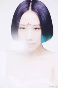 ​痒是谁写的(她是《痒》的创作者，她唱着“女性的解放”)