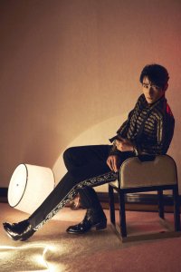 ​朱一龙 | 青春芒果夜朦胧光影之间 眼眸里藏匿着无尽温柔