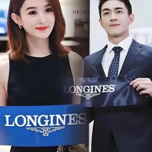 ​林更新被曝新恋情！花卉市场浪漫买花，女友颜值惊艳娱你同乐