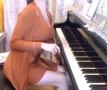 ​斗鱼无头主播绯绯为何直播不露头 她的颜值很差吗