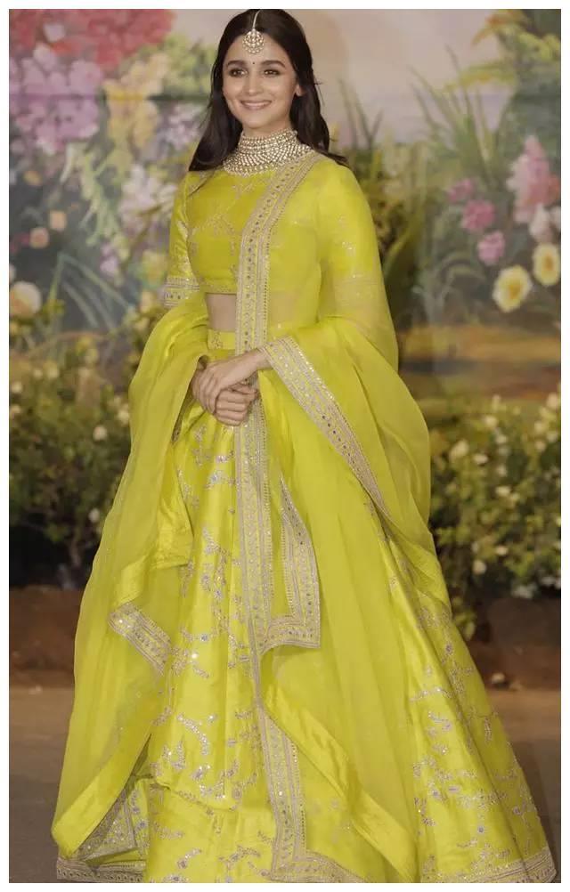 印度传统服饰丽莎美女,身材婀娜雍容华贵国色天香肤白貌美大长腿