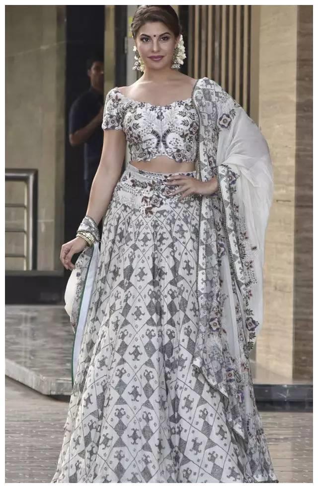 印度传统服饰丽莎美女,身材婀娜雍容华贵国色天香肤白貌美大长腿