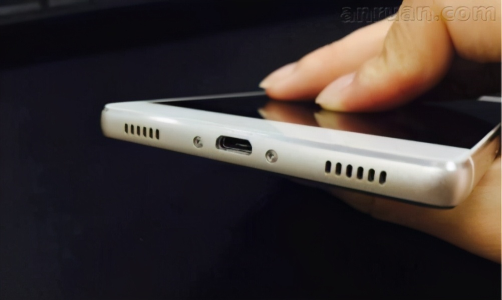 怎么调麦克风声音大小(教你1招调节麦克风的声音)