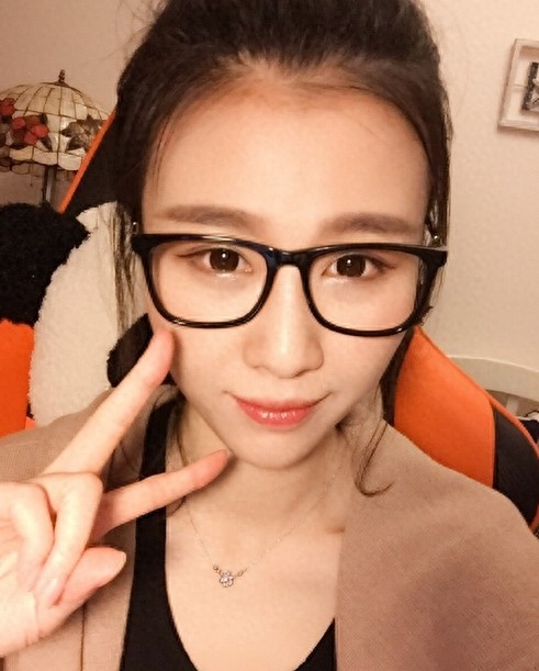 DOTA2女神冷冷自拍大赏