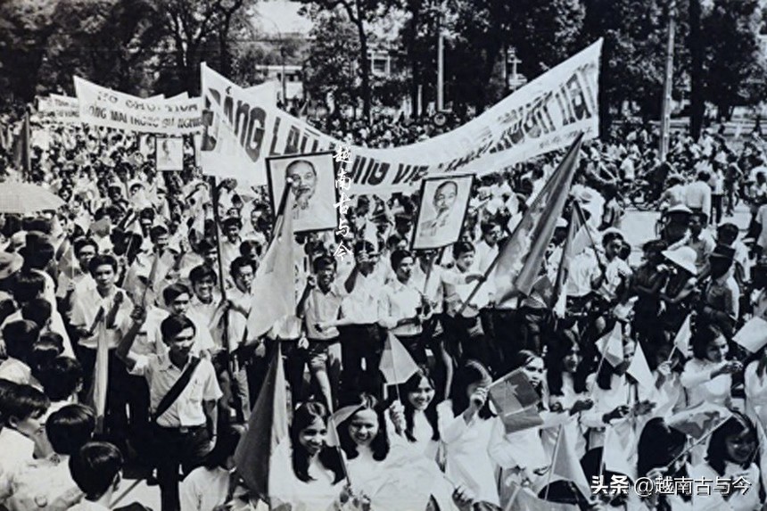 44年前越南实现梦寐以求的国家统一，各地民众纷纷上街欢呼
