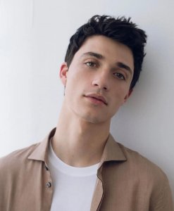 ​戳爷男友Jacob拍摄ARMANI轻纱裸粉彩妆系列大片