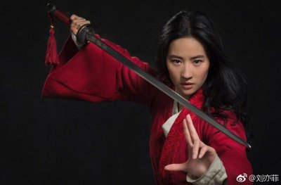 ​网友把刘亦菲13年前的脸和现在拼在一起，太神奇了！