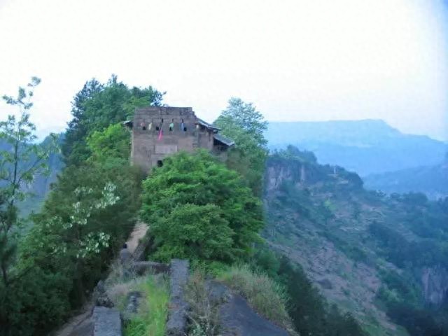 鄂西行：探访利川神秘鱼木寨